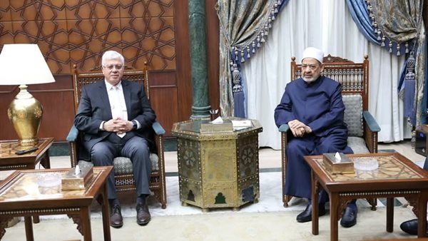 الإمام الأكبر ووزير