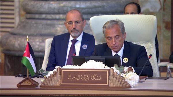 خلال القمة العربية