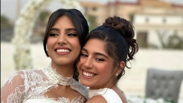 مايان السيد وشقيقتها