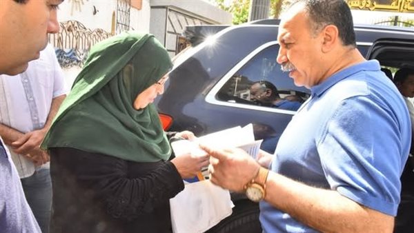 محافظ اسيوط يصطحب