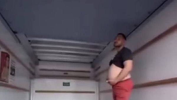 اول رجل عربي يخوض