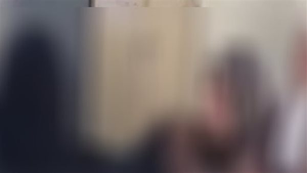 طالبة تصفع معلمة