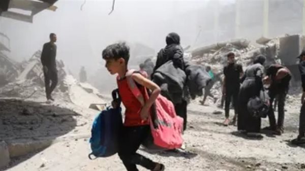 طفل فلسطيني يهرب