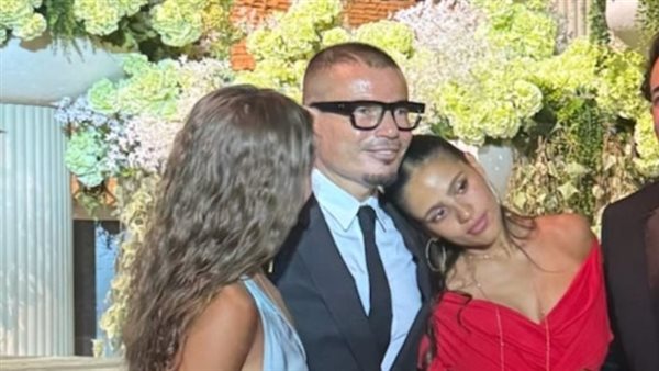 عمرو دياب وبناته