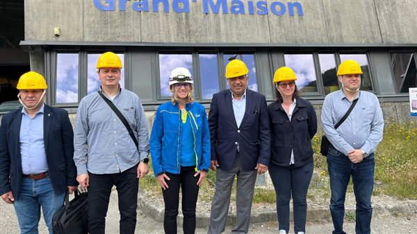 وزير الكهرباء 