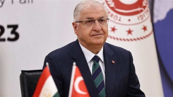 وزير الدفاع التركي