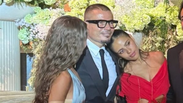 عمرو دياب وبناته