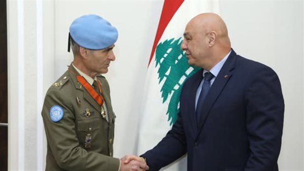 لبنان يعلن تمسكه