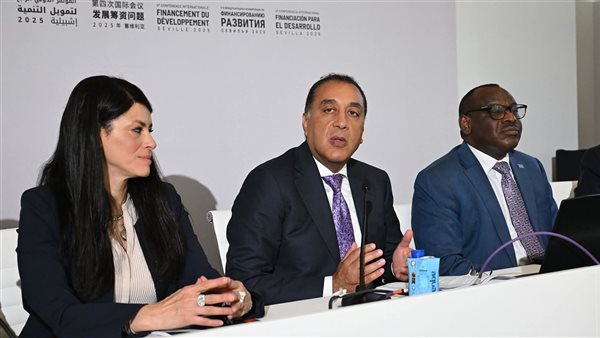 رئيس الوزراء ووزيرة