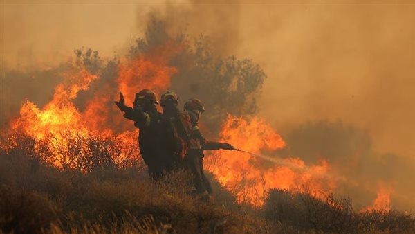 نيران العوينات تلتهم