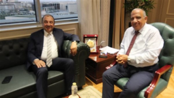 وزير الكهرباء ووزير