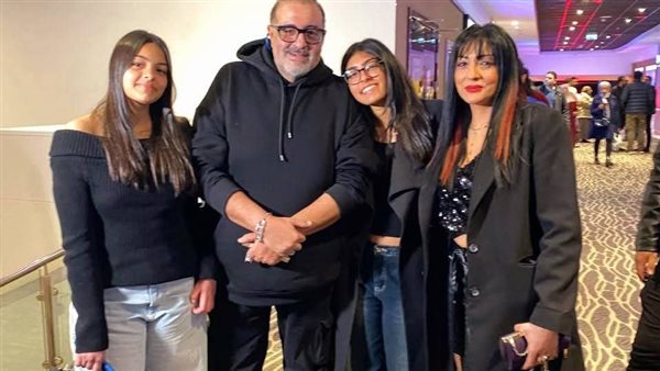 سامح عبد العزيز وبناته