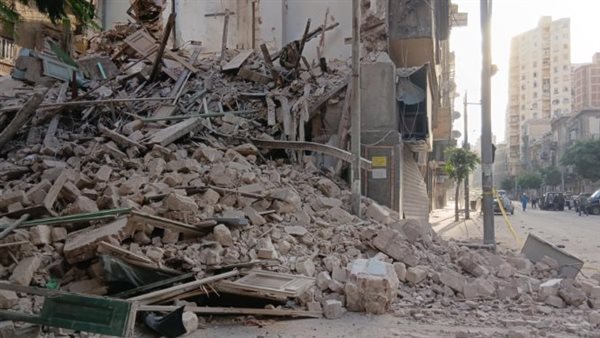 عقار العطارين المنهار