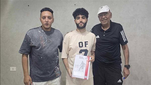 أحمد أشرف مع مسؤلي