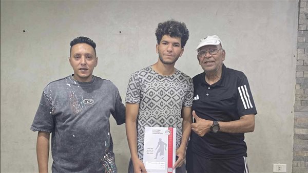 محمد خالد مع مسؤلي