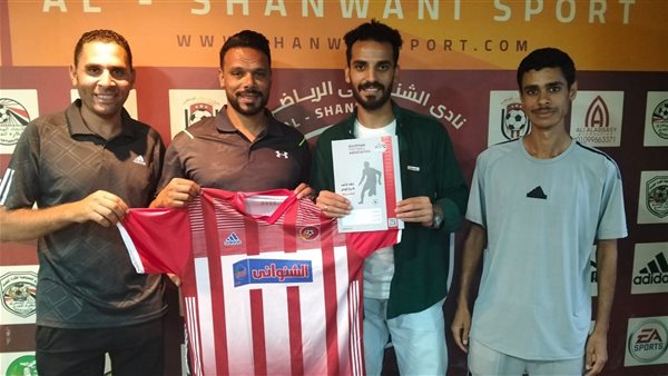 محمد جمال مع مسؤلي