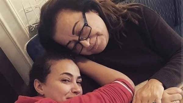 هند صبري ووالدتها