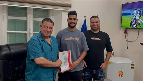 أسامة مع مسؤلي القناة