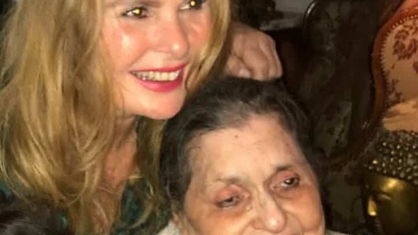 يسرا ووالدتها 