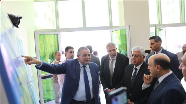 الدكتور أيمن عاشور