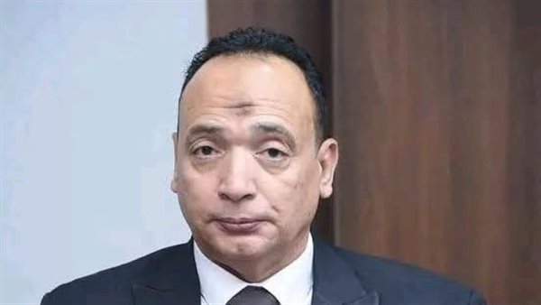 الكاتب الصحفي طارق