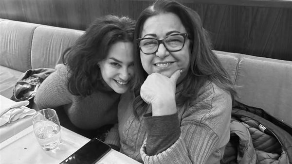 هند صبري ووالدتها