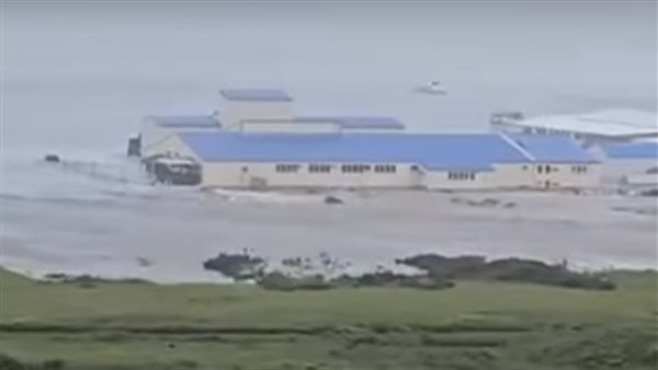 لقطات تُظهر تسونامي