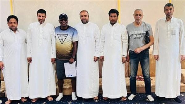 عصام مع مسؤلي الحرية