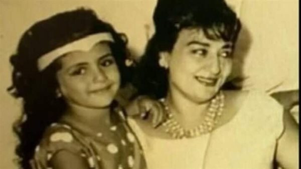 هالة صدقي ووالدتها
