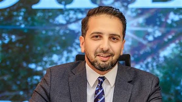 الدكتور عمرو العدل