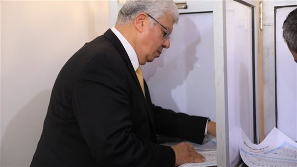 الدكتوزر أيمن عاشور،