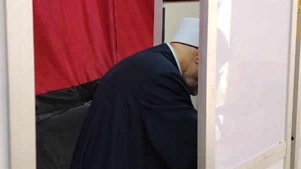 الدكتور شوقي علام،