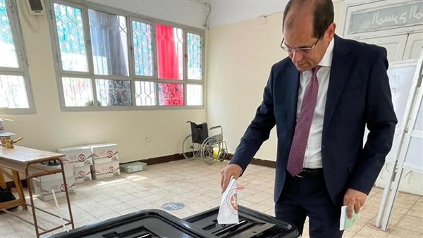 الدكتور يوسف عامر،