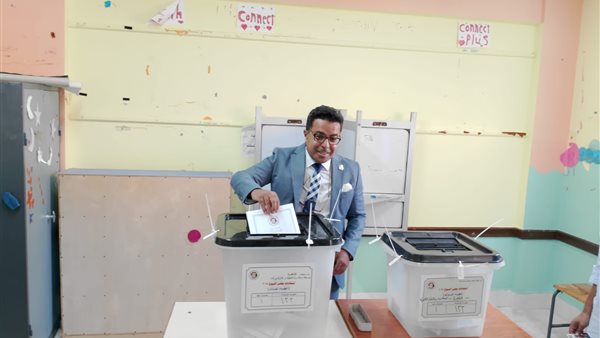 الدكتور باسل عادل،