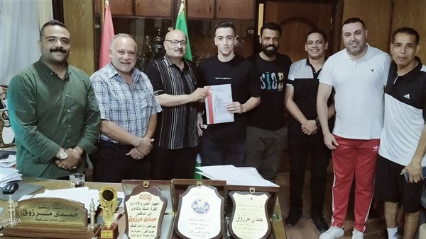 علاء مع مسؤلي الشرقية