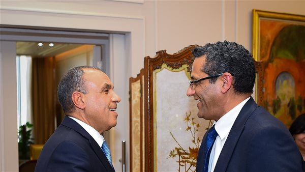 وزير الخارجية - نقيب