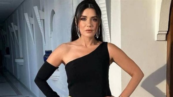 الفنانة غادة عادل