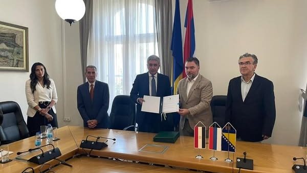 جانب من توقيع مذكره