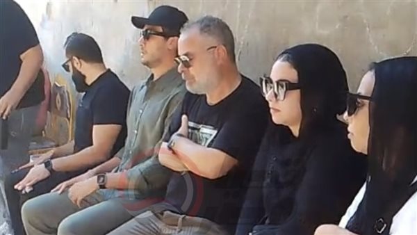 أحمد عبد الوهاب يساند