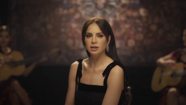 الفنانة آمال ماهر