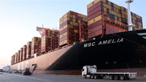 الحاويات العملاقة