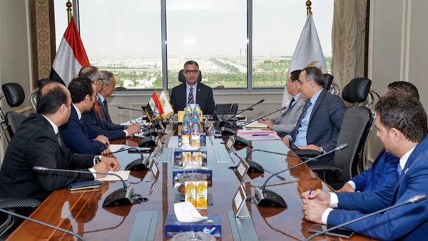 اجتماع وزير التموين