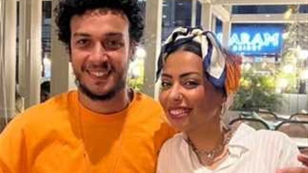 احمد عبد الوهاب وزوجته