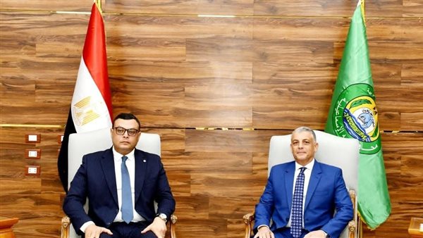 وزير الإسكان ومحافظ