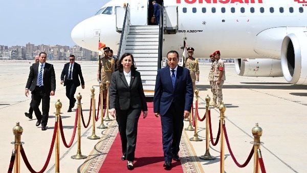 رئيس الوزراء يستقبل