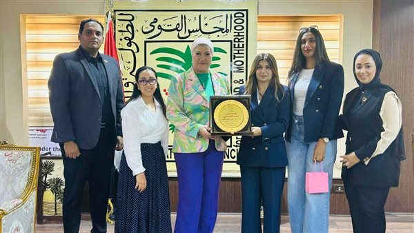 أنتي الأهم تكرم رئيسة