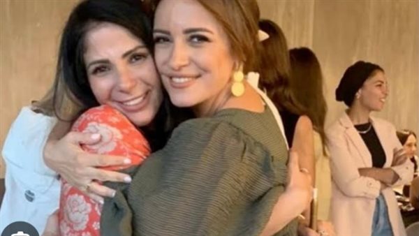 منى زكي وريهام عبد