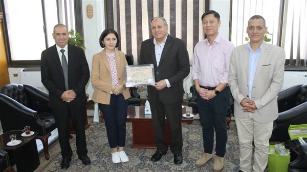  رئيس مركز البحوث