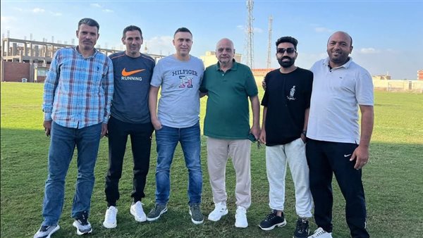 صديق مع مسؤلي بدر