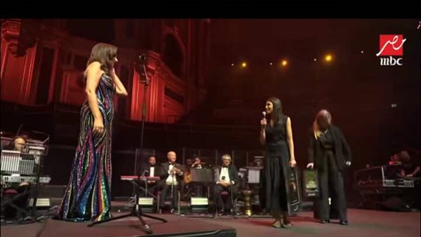 تكريم أنغام على مسرح